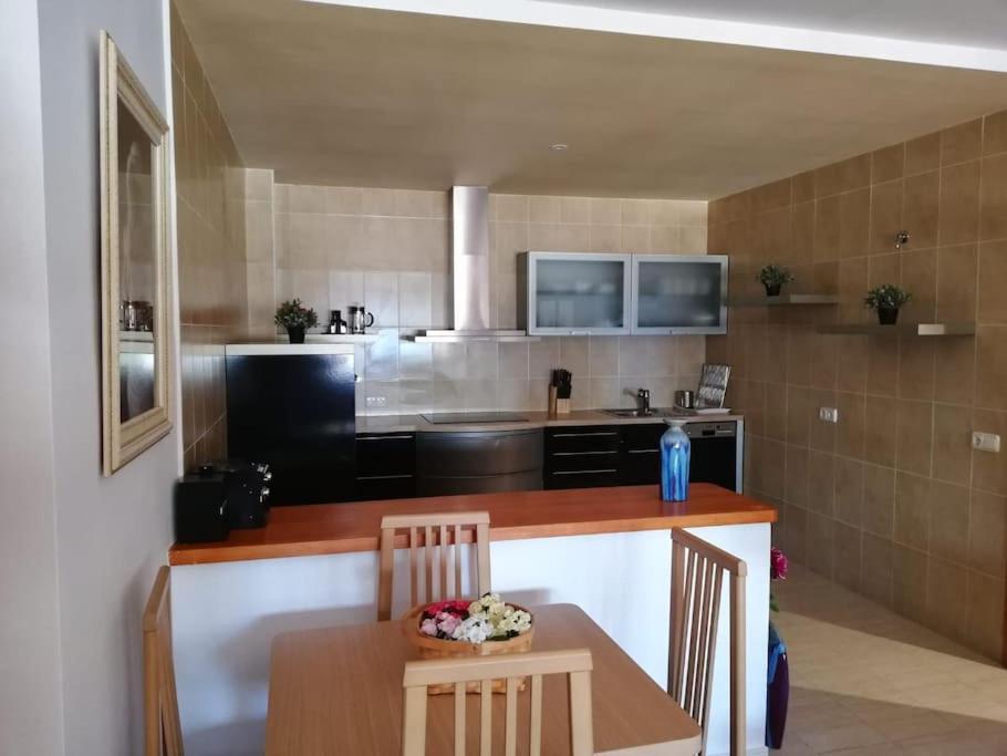 Апартаменти Apartamento Grande En El Puerto Marina Del Este Ла-Еррадура Екстер'єр фото